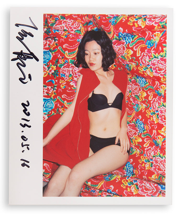 The image on the cover of The Brightest Light Runs Too Fast is only revealed when exposed to temperatures above 27 degrees or by human touch. Otherwise, it remains black, a reference to, and a way to avoid, censorship of such images in China.