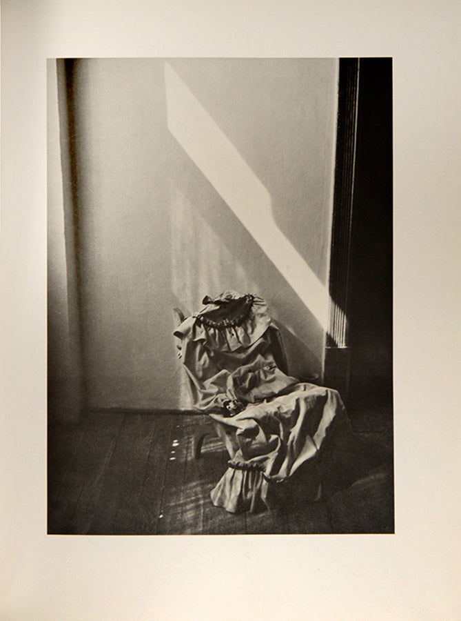 The hardcover issue of this catalogue for Manuel Alvarez Bravo's exhibition at Pasadena Art Museum