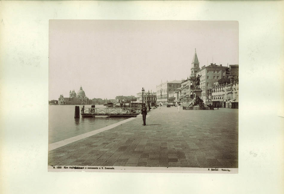 Riva deglia Sehiavoni e monumento a V. Emanuele, Venice.