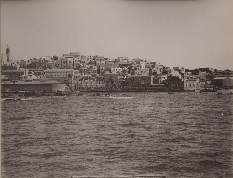 Jaffa vu de la mer. - View of Jaffa from the sea.