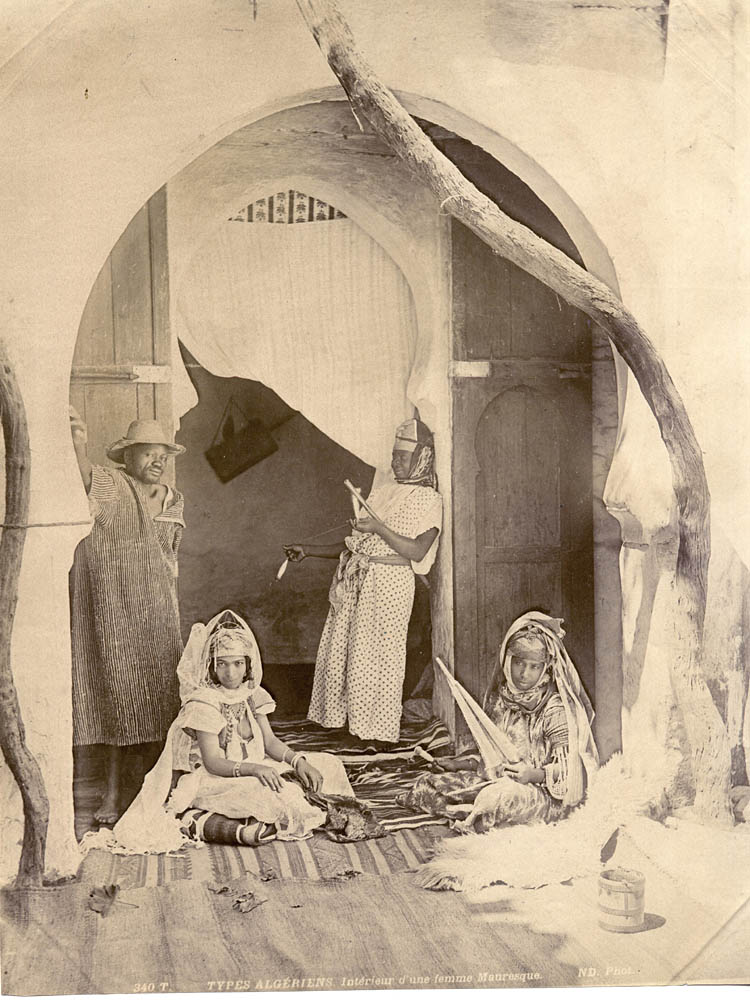 Algerian women.