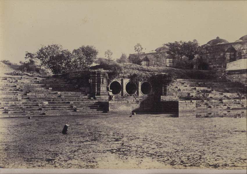 The Shapoor Mosque, Sirkhej-the supply-sluice of the tank.