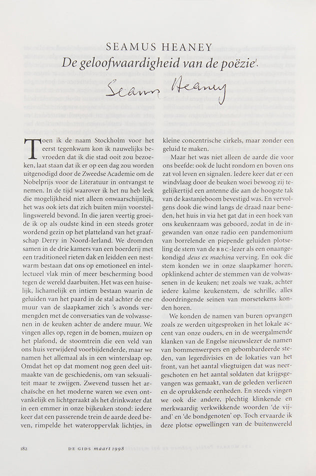 First edition of De geloofwaardigheid van de poezie by Seamus Heaney, signed by the author.