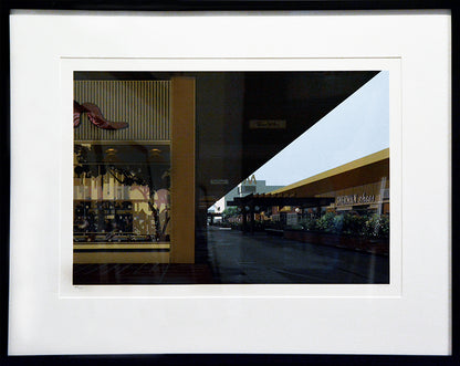 A major founder and force of the Photorealist movement, Estes is best known for his paintings of urban scenes in New York. 