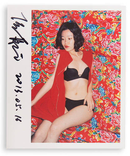 The image on the cover of The Brightest Light Runs Too Fast is only revealed when exposed to temperatures above 27 degrees or by human touch. Otherwise, it remains black, a reference to, and a way to avoid, censorship of such images in China.