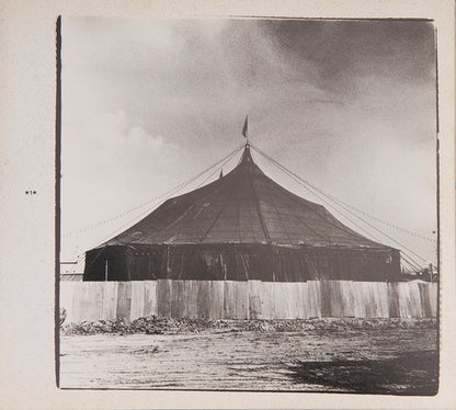 Mind Games is Suzuki Kiyoshi's third book, taking its title from a song by John Lennon. The Japanese title refers to the first chapter, 'People under the Tent,' which contains photographs of a travelling circus troupe that invoked memories for Suzuki of his childhood. 