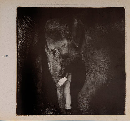 Mind Games is Suzuki Kiyoshi's third book, taking its title from a song by John Lennon. The Japanese title refers to the first chapter, 'People under the Tent,' which contains photographs of a travelling circus troupe that invoked memories for Suzuki of his childhood. 