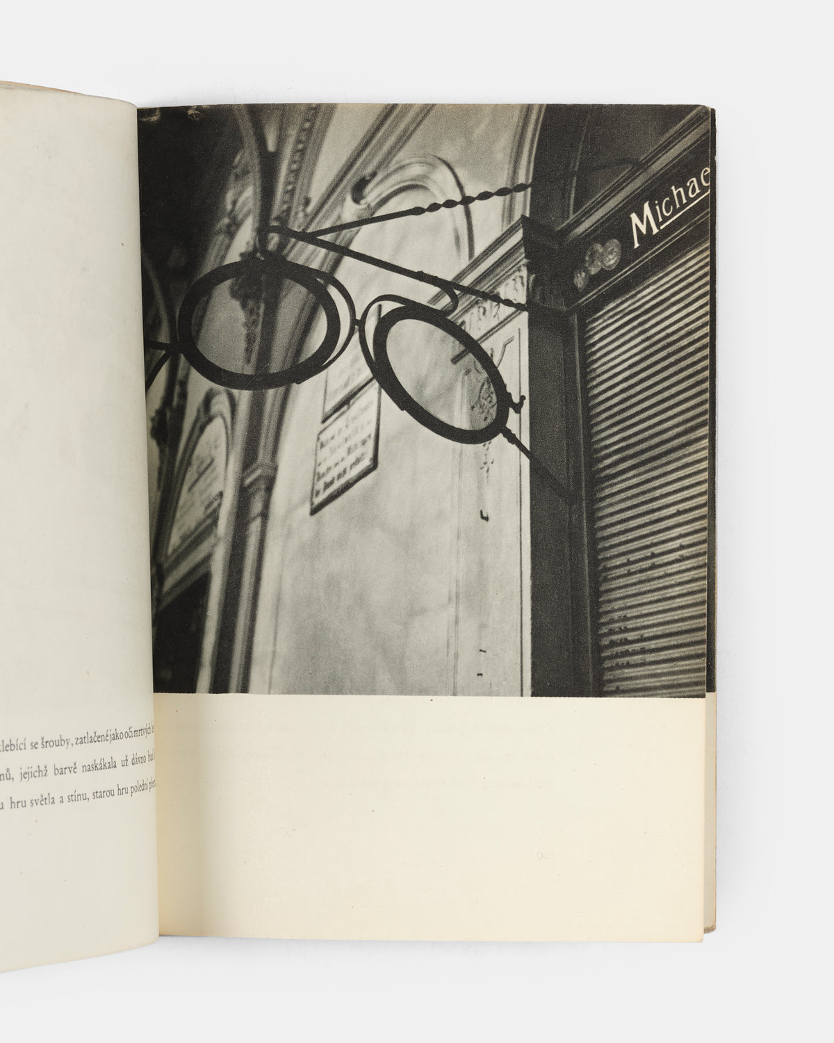 First edition thus of this meditation on resistance, after the scarce original clandestine version with gelatin silver photographs produced by the artists in a small number of copies during the Nazi occupation of Czechoslovakia.