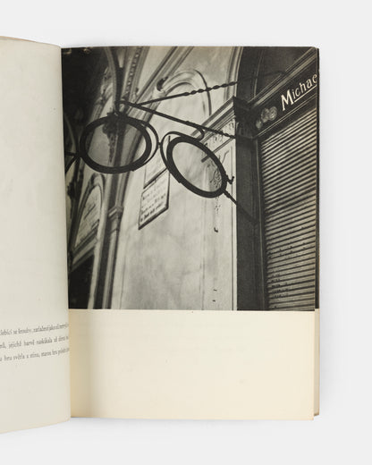 First edition thus of this meditation on resistance, after the scarce original clandestine version with gelatin silver photographs produced by the artists in a small number of copies during the Nazi occupation of Czechoslovakia. 