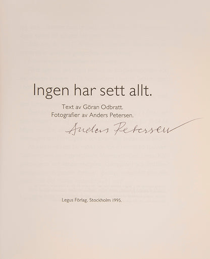 Anders Petersen took this series of photographs at Enskede-Skarpnacks psykiatriska sekto, a psychiatric hospital in southern Stockholm. It is the third book in a trilogy, following Fängelse (1984), which contains photographs taken at a prison, and Rågång till Kärleken (1991), which contains photographs of a nursing home.