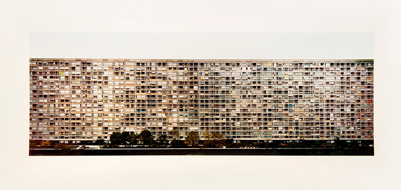 Issued to accompany a 1995 exhibition at Portikus, Frankfurt am Main, this publication is devoted to Andreas Gursky's monumental 1993 photograph of the Immeuble d'habitation Maine-Montparnasse II, a quarter-mile-long housing block in Montparnasse, Paris. 