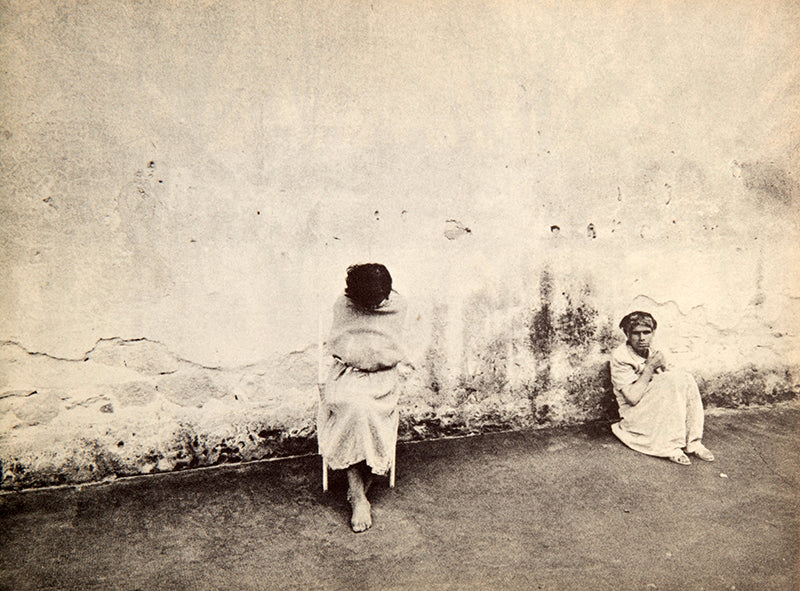 Morire di Classe is a collaboration between photographers Carla Cerati and Gianni Berengo Gardin, Franco Basaglia, a radical and charismatic psychiatrist and neurologist and Basaglia's wife, Franca. It exposes the conditions of Italian psychiatric institutions.