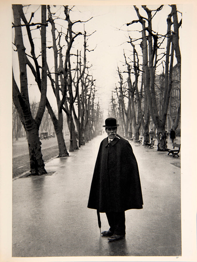 Images à la Sauvette was conceived by Tériade (pseud. of Elfstratios Eleftheriades), editor of Minotaure and founder of Verve, who made a number of deluxe books with artists such as Matisse, Miró and Léger. The photographs in this collection perfectly illustrate Cartier-Bresson's notion of 'l'instant décisif'.