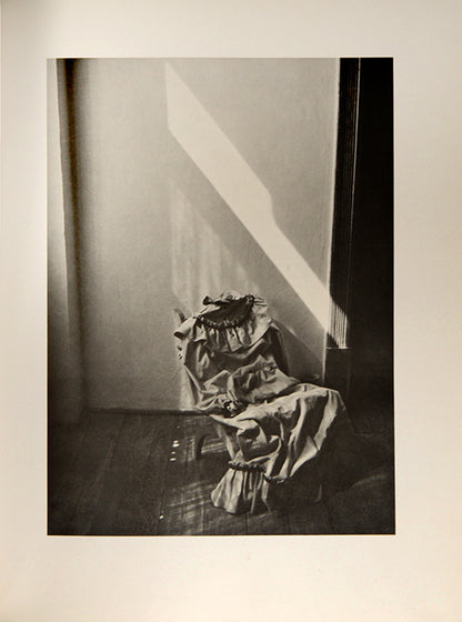 The hardcover issue of this catalogue for Manuel Alvarez Bravo's exhibition at Pasadena Art Museum