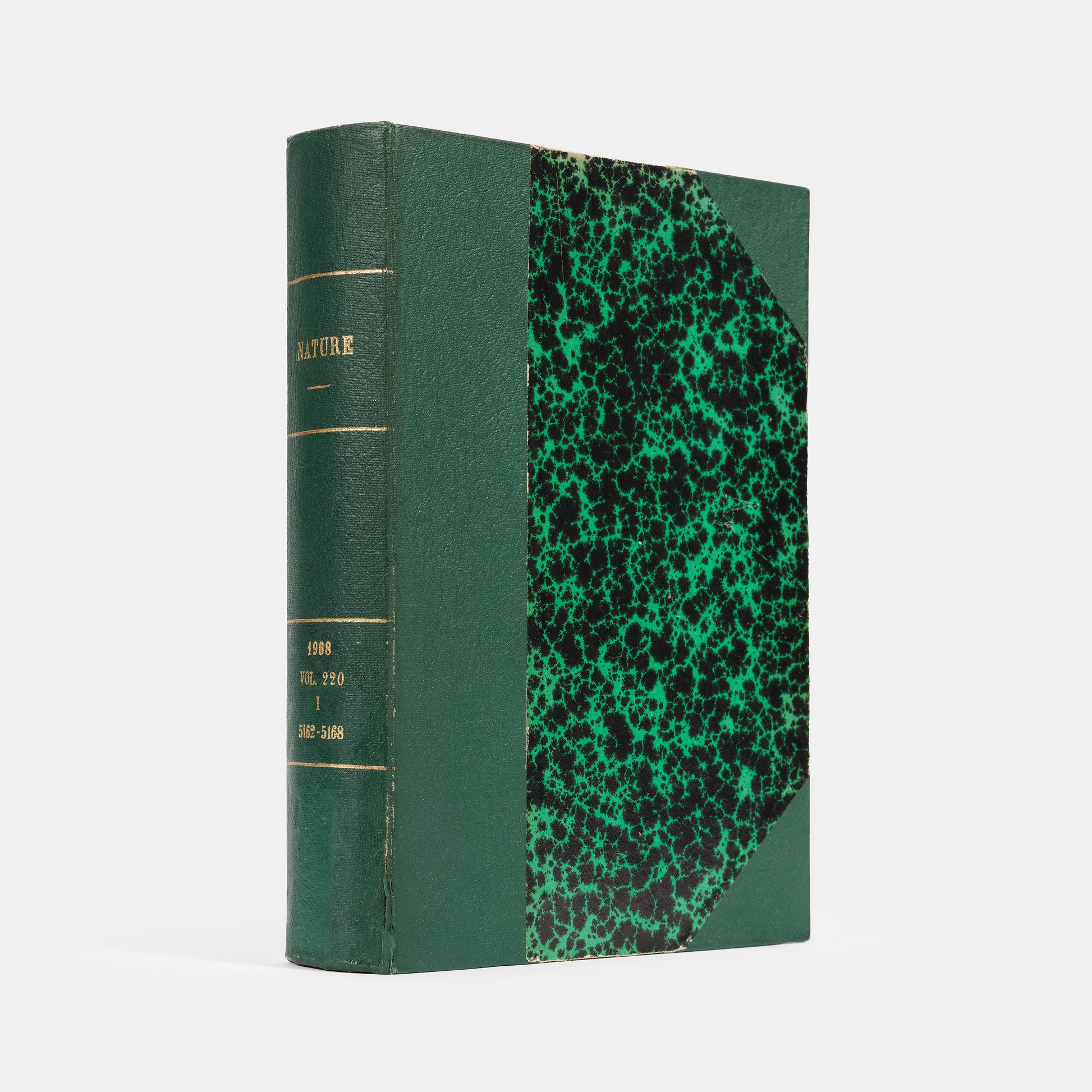 First edition of the first notice of coronaviruses in the scientific press, a short article in Nature reporting on their identification by June Almeida and David Tyrrell.
