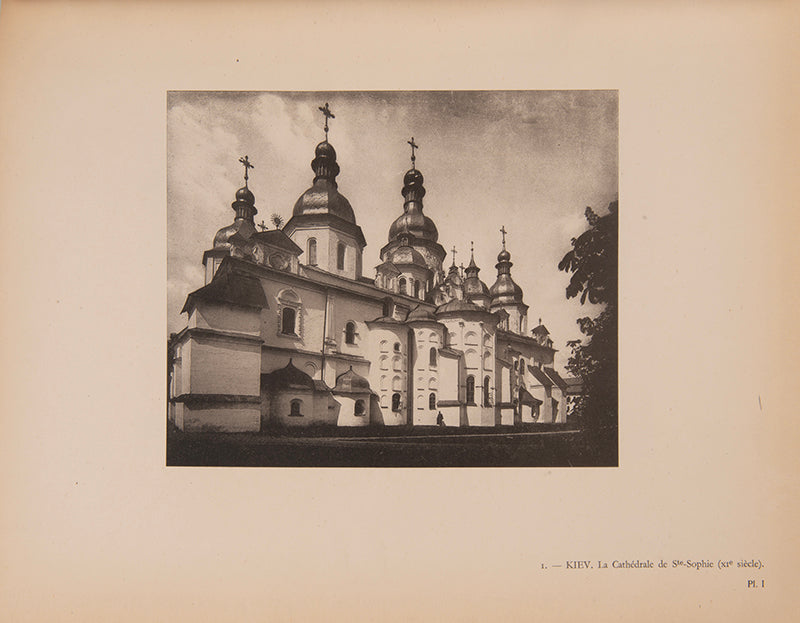 L'architecture religieuse Russe, 1st edition, by famous art historian Loukomski, bound in green cloth, with 144 black and white plates.