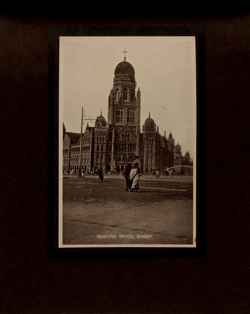 24 Choice Views of Bombay, a charming collection of phtographs of Mumbai (Bombay) as it was at the start of the twentieth century, largely focussing on the civic buildings and hotels.