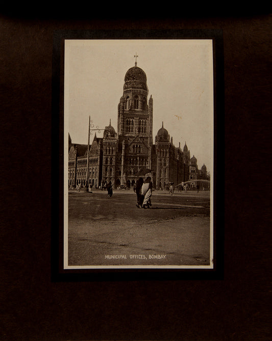 24 Choice Views of Bombay, a charming collection of phtographs of Mumbai (Bombay) as it was at the start of the twentieth century, largely focussing on the civic buildings and hotels.