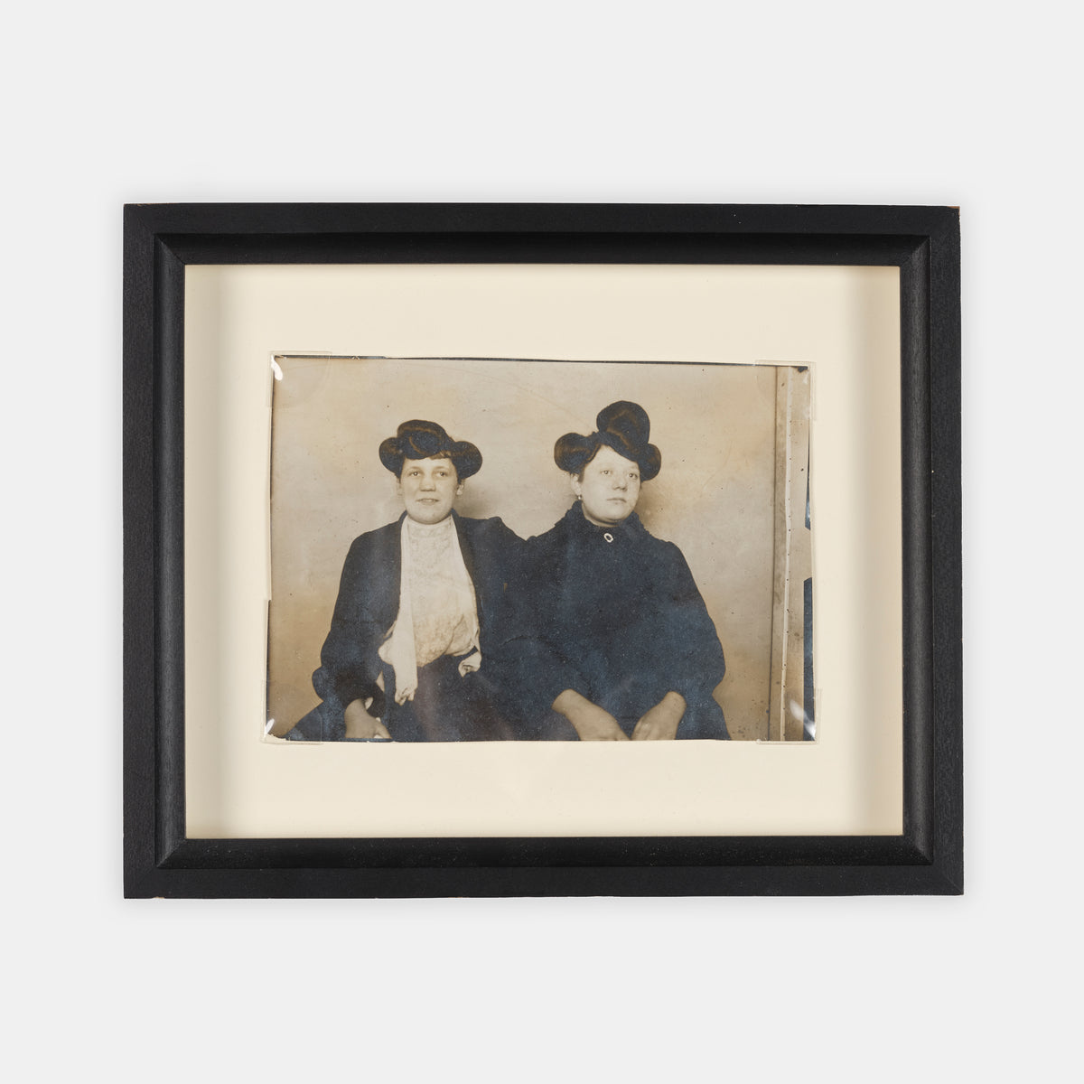 Deux Filles Publiques.