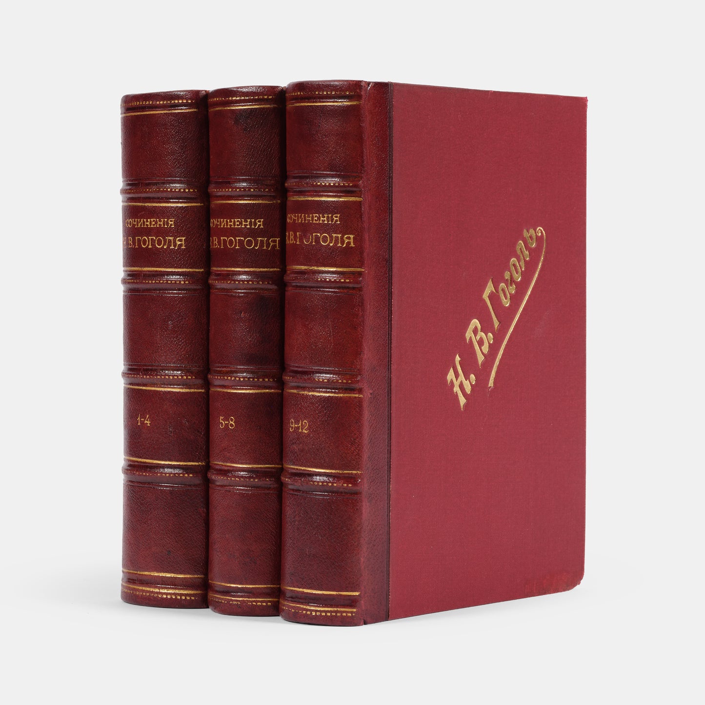 An attractive set of the first critical edition of of one of the works of one of the best Russian authors. 