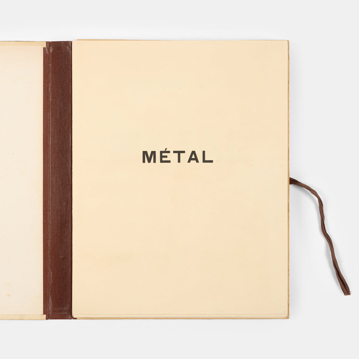 Métal.