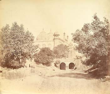 Murray recorded many famous buildings in and around Agra and produced a body of work documenting India's architecture that was  unsurpassed in the 1800s