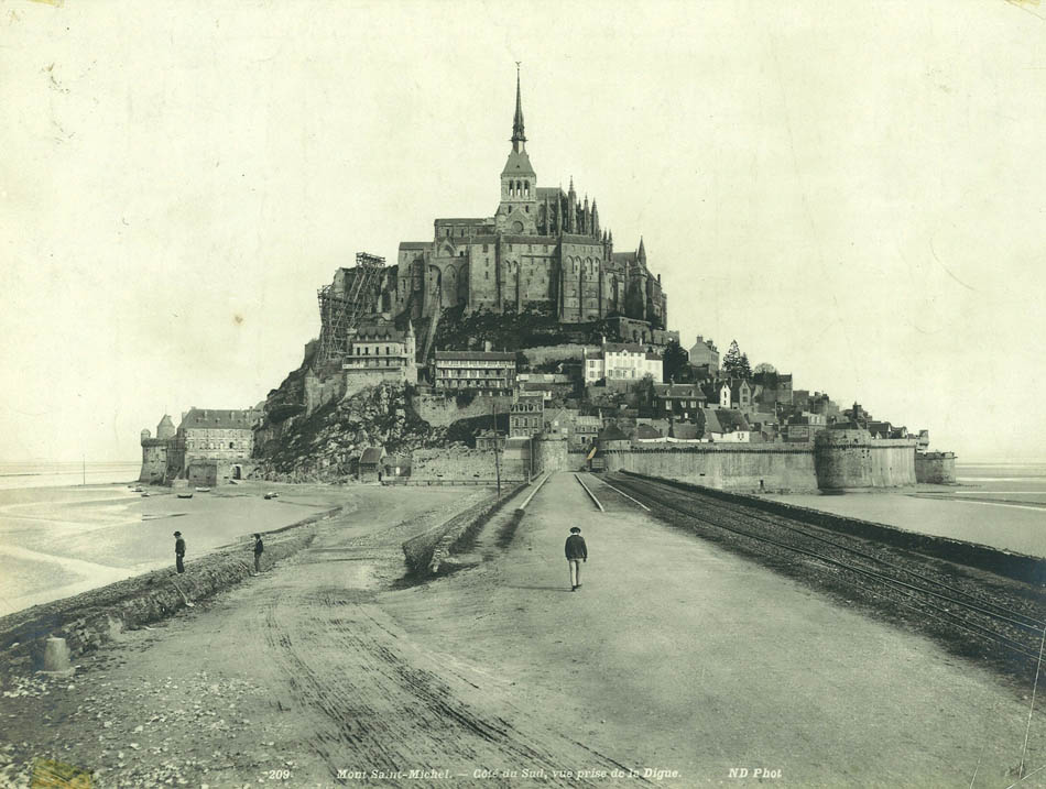 Mont Saint-Michel. - CÃ´tÃ© du Sud, vue prise de la Digue.
