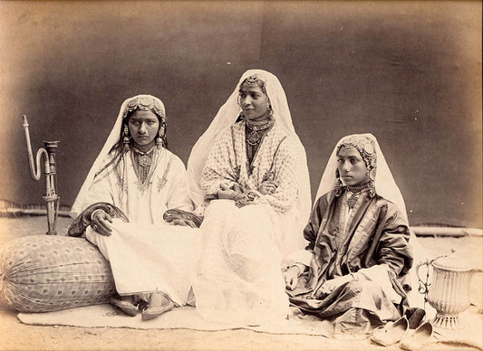 [Nautch girls, Kashmir].