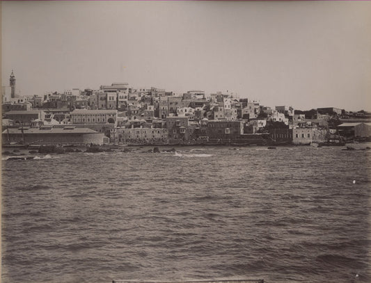 Jaffa vu de la mer. - View of Jaffa from the sea.
