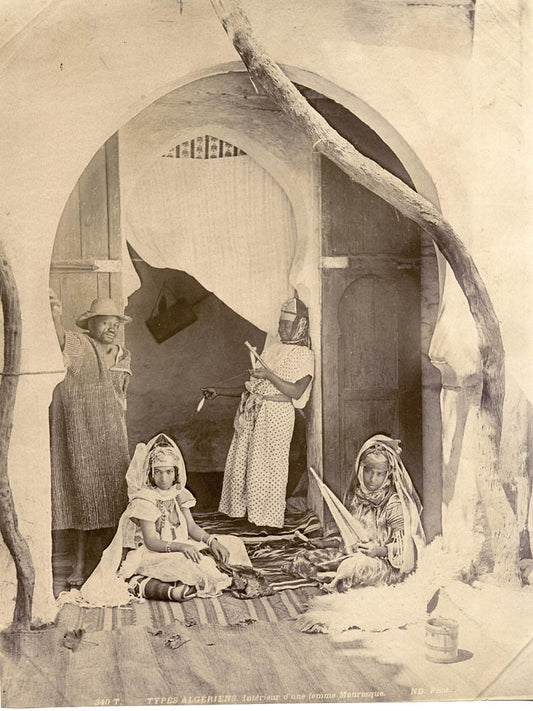 Algerian women.