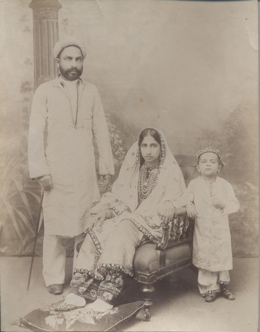 Portrait of an Indian family.