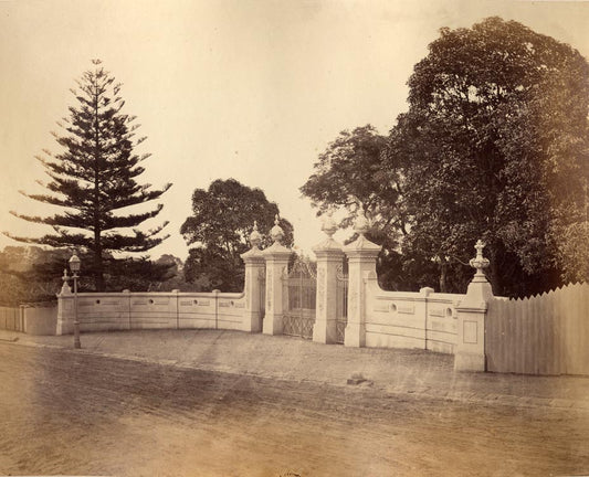 [Entrance to Botanic Garden, Sydney].