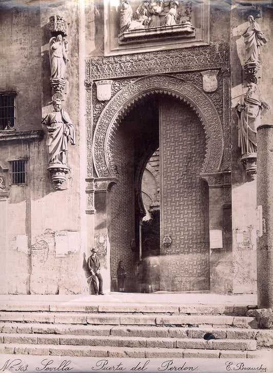 [The door of pardon, Church of San Isidoro of Leon, Seville].