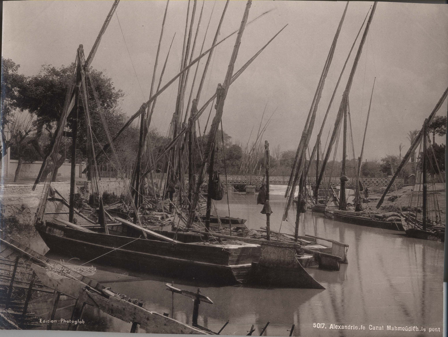 Alexandrie. Le Canal Mahmoudieh. Le pont.