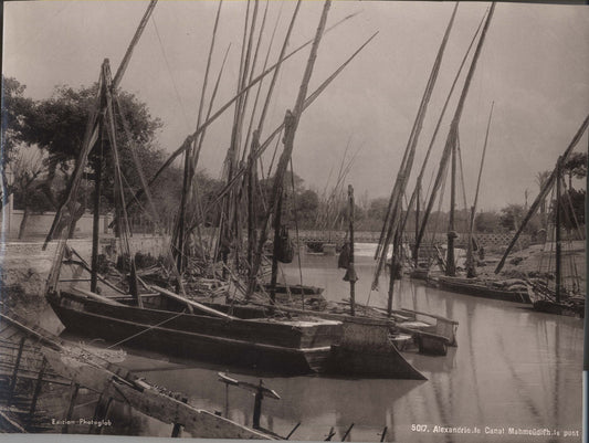 Alexandrie. Le Canal Mahmoudieh. Le pont.
