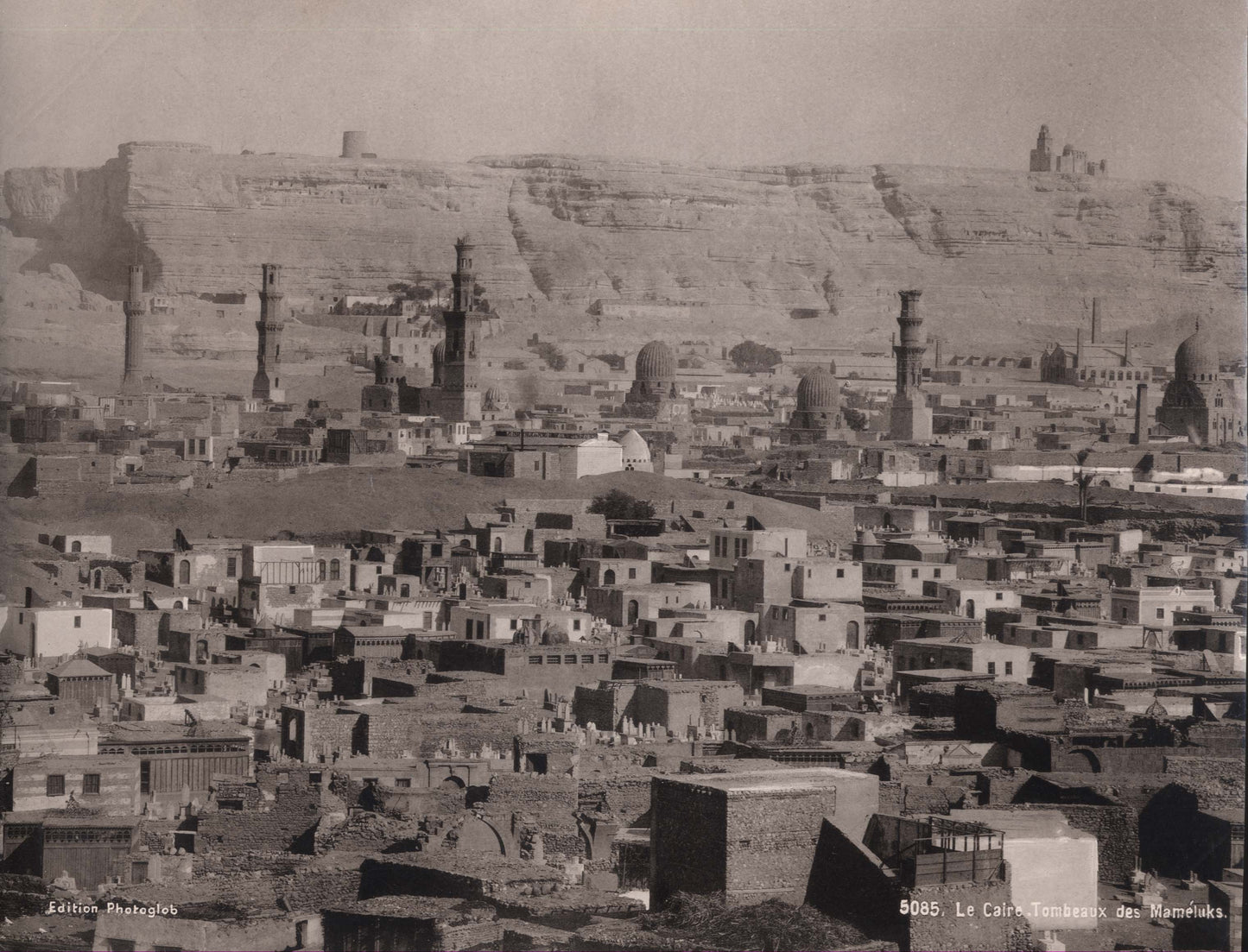 Le Caire, Tombeaux des Mameluks. [Cairo, Tombs of the Mameluks].