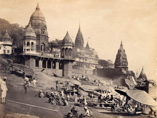 The burning ghat, Varanasi (Benares), Uttar Pradesh.