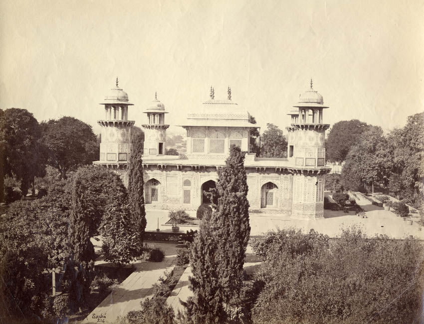 The tomb of Itimad-ud-Dawlah, Agra, Uttar Pradesh.