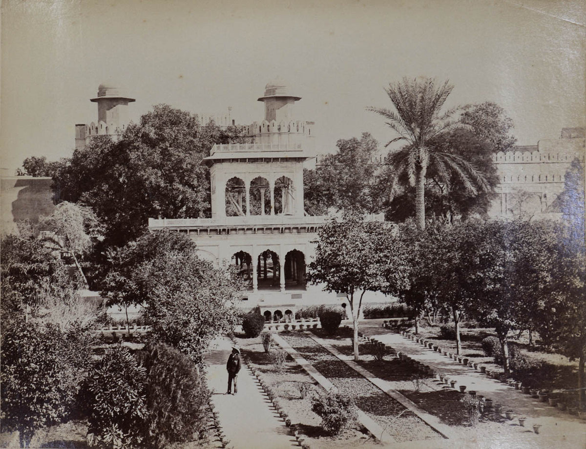 Allahabad, tea plantations in Assam, various images showing architectural details from temples and mausoleums, views on the Ganges, bazaar scenes in Madras
